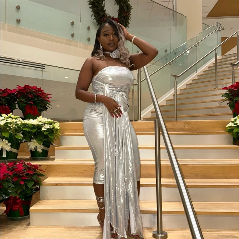 Dress - Picture 3 of 4